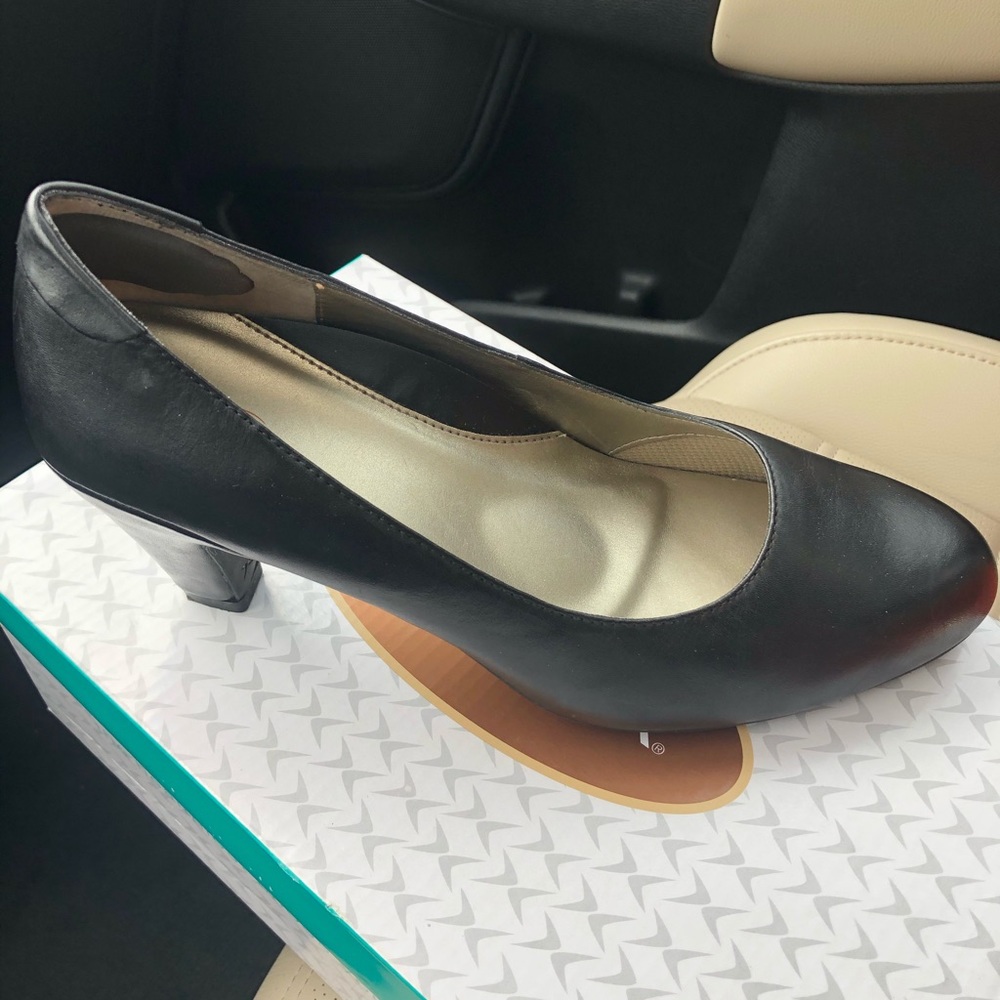 Aetrex Jessie Black Classic Pump 8.5